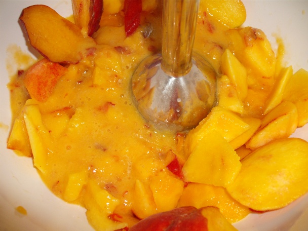 Broskyňovo-marcipánový koláč - obrázok 1