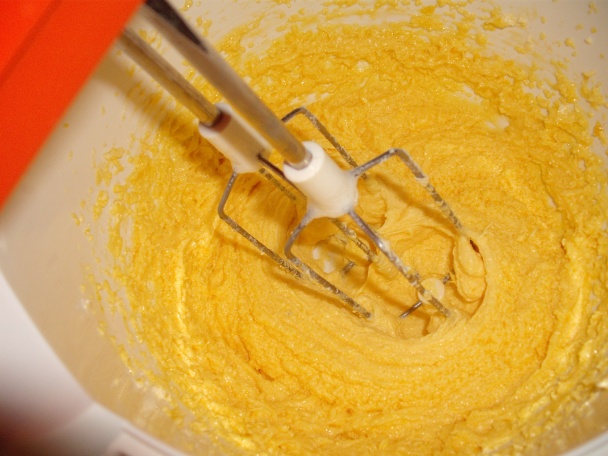 Broskyňovo-marcipánový koláč - obrázok 2