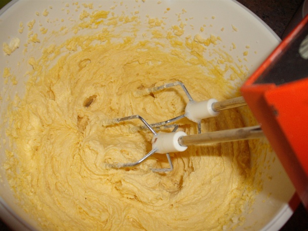 Broskyňovo-marcipánový koláč - obrázok 3