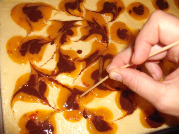 Broskyňovo-marcipánový koláč - obrázok 8