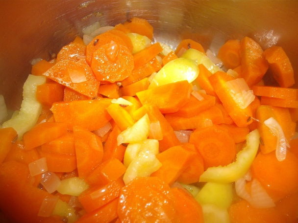 Mrkvová krémová polievka so zelenou paprikou (fotorecept) - obrázok 2