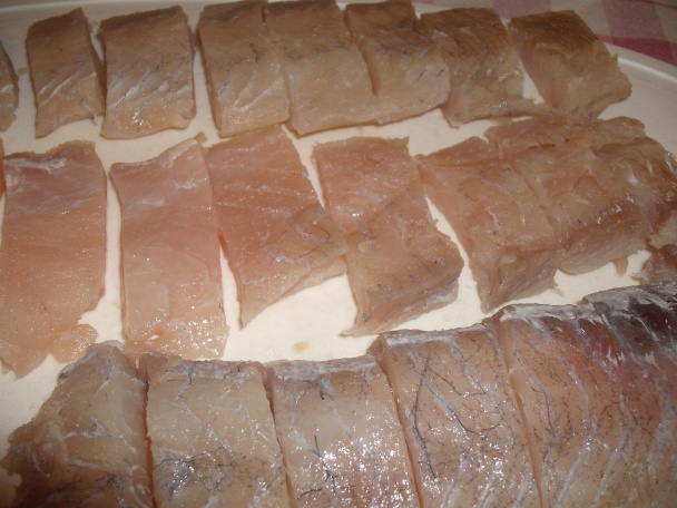 Filety zo sumca s rajčinovou omáčkou a smotanovo-kôprovými haluškami - obrázok 1