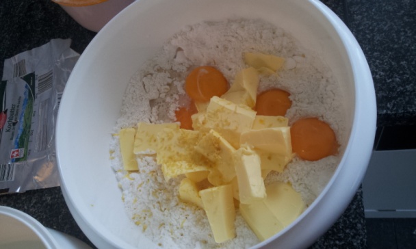 Linecký koláč so smotanovou plnkou (fotorecept) - obrázok 2