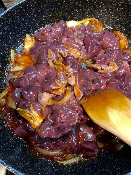 Kuracia pečeň restovaná na cibuli (fotorecept) - obrázok 1