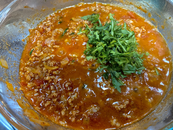 Mleté mäso na paradajkách s penne a bazalkou (fotorecept) - obrázok 3