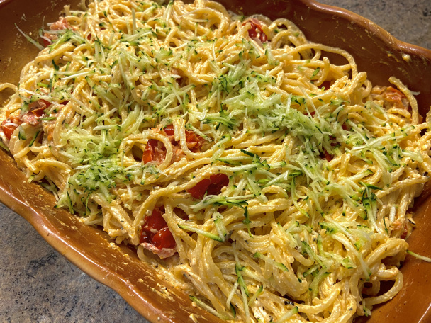 Špagety s pečenou fetou a paradajkami (fotorecept) - obrázok 5