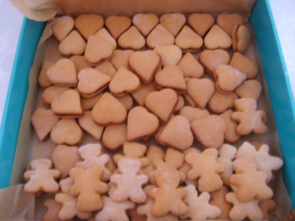 Veselé zliepané medovníčky s čokoládovou polevou - obrázok 2