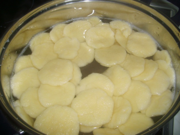 Tvarohové placky so smotanou a jahodami - obrázok 1