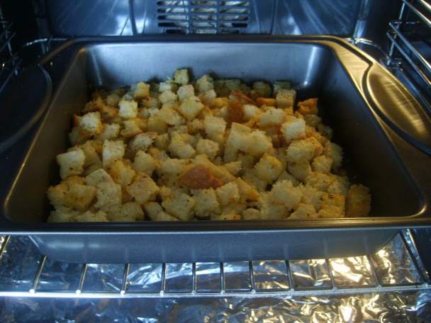 Šampiňónová krémová polievka s bylinkovými krutónmi - obrázok 3