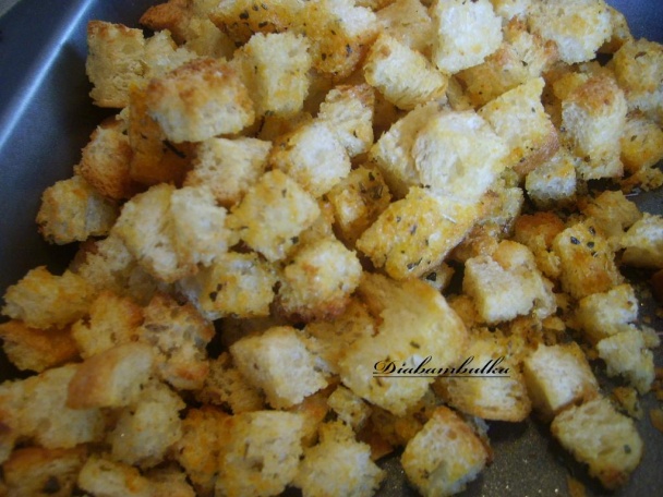 Šampiňónová krémová polievka s bylinkovými krutónmi - obrázok 4