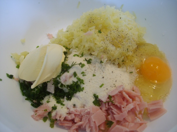 Zemiakovo-šunkové guličky do polievky - obrázok 1