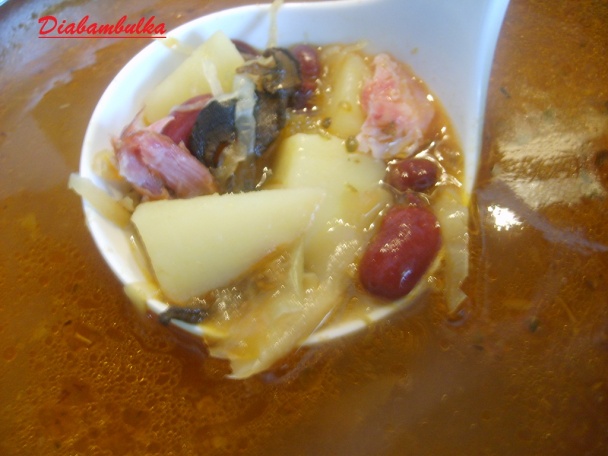 Fazuľová polievka s kyslou kapustou - obrázok 1