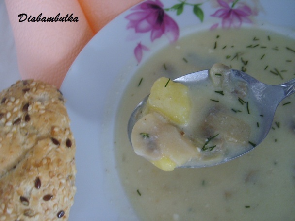 Šampiňónová polievka so syrokrémom - obrázok 1