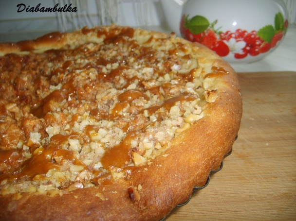 Kysnutý jablkový koláčik s banánom a orieškami - obrázok 2