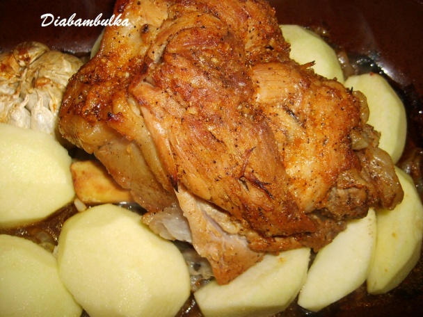 Pečené koleno na jablkách v medovej marináde - obrázok 3