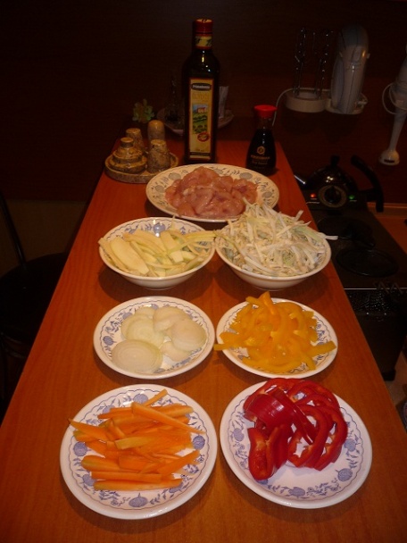 Chicken stir fry - kuracie prsia so zeleninou - obrázok 1