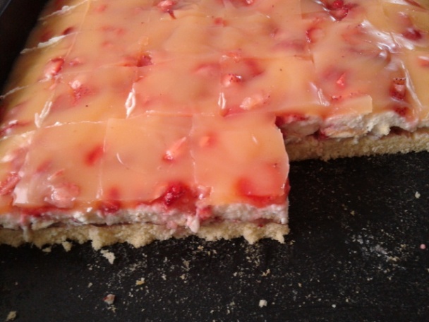 Tvarohovo-jahodové rezy - obrázok 6