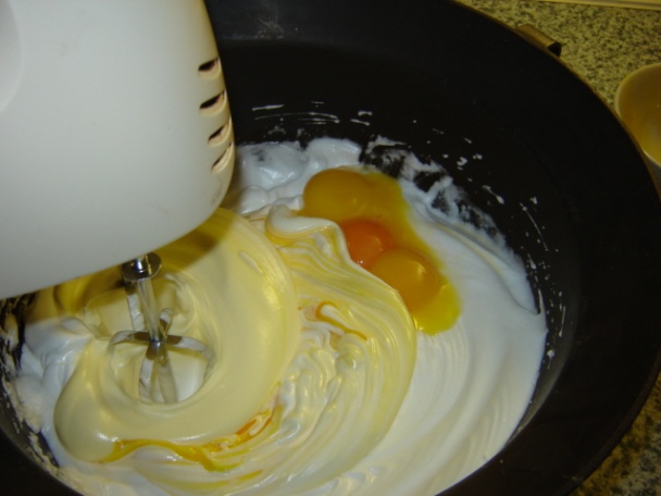 Mandarínková torta s vanilkovým krémom - obrázok 1