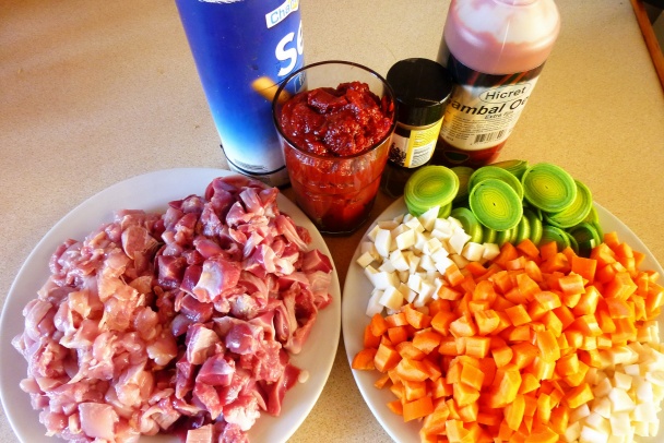 Paradajková polievka s kuracím mäsom a žalúdkami - obrázok 1