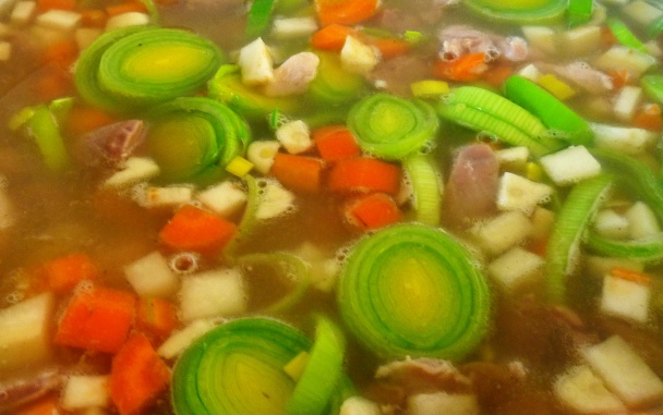 Paradajková polievka s kuracím mäsom a žalúdkami - obrázok 2