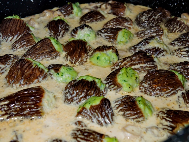 Smrčkovce plnené kuracím fášom a medvedím cesnakom (fotorecept) - obrázok 5