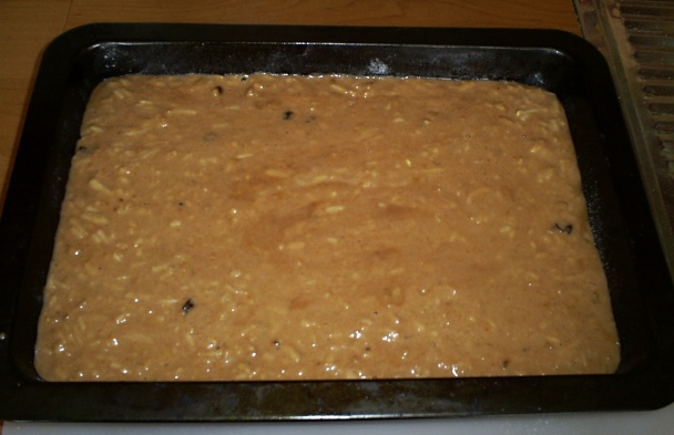 Šťavnatý koláčik s jablkami a orechami - obrázok 2