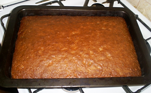 Šťavnatý koláčik s jablkami a orechami - obrázok 3