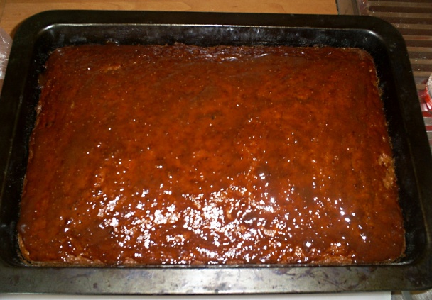 Šťavnatý koláčik s jablkami a orechami - obrázok 4