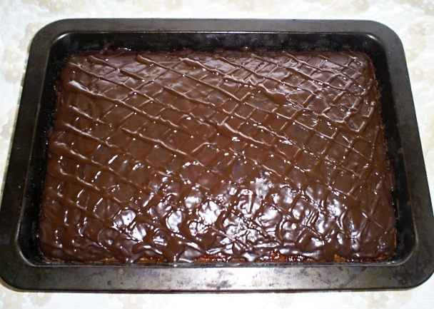 Šťavnatý koláčik s jablkami a orechami - obrázok 5