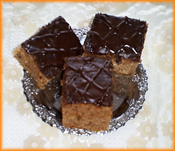 Šťavnatý koláčik s jablkami a orechami - obrázok 6