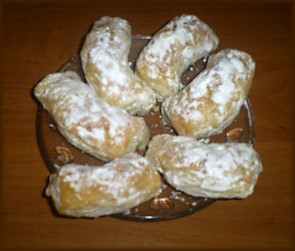 Rožky z lístkového cesta, plnené orechami - recept aj pre začiatočníkov - obrázok 6