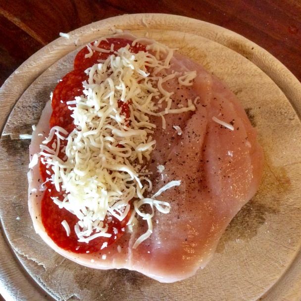 Plnené kuracie prsia pečené v paradajkovej omáčke s mozzarellou (fotorecept)  - obrázok 1