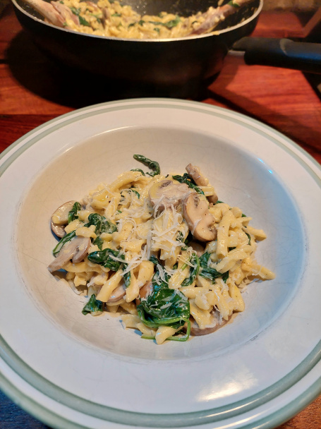 Spätzle so šampiňónmi a špenátom (fotorecept) - obrázok 4