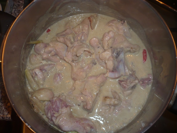 Thajská fúzia Tom kha kai (kuracia polievka z kokosového mlieka) a Kaeng khiao wan (zelené karí) - obrázok 8