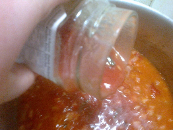 Rýchle cestoviny s domácou omáčkou, slaninou a šunkou (fotorecept) - obrázok 6