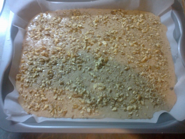 Rýchly obrátený orechový koláč so slivkami (fotorecept) - obrázok 9