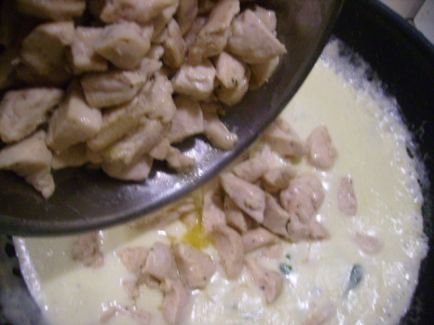 Cestoviny s kuracím mäsom a baby špenátom v smotanovej omáčke - obrázok 7