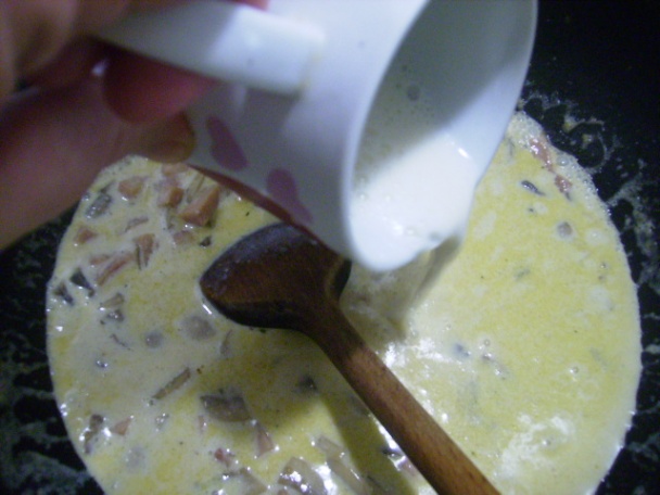 Kuracie prsia v smotanovej omáčke so šampiňónmi a šunkou (fotorecept) - obrázok 7