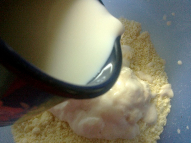 Krehký maslový závin s čokoládovou plnkou a hroznom (fotorecept) - obrázok 4