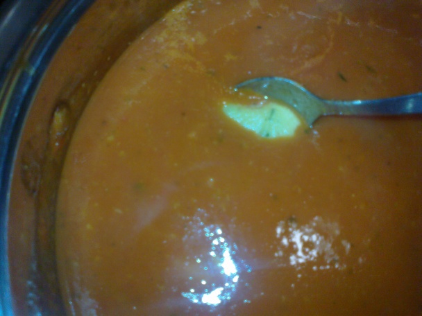 Krémová paradajkovo-zeleninová polievka s bazalkovými haluškami (fotorecept) - obrázok 12