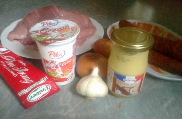 Pikantné bravčové závitky s klobásou (fotorecept) - obrázok 1