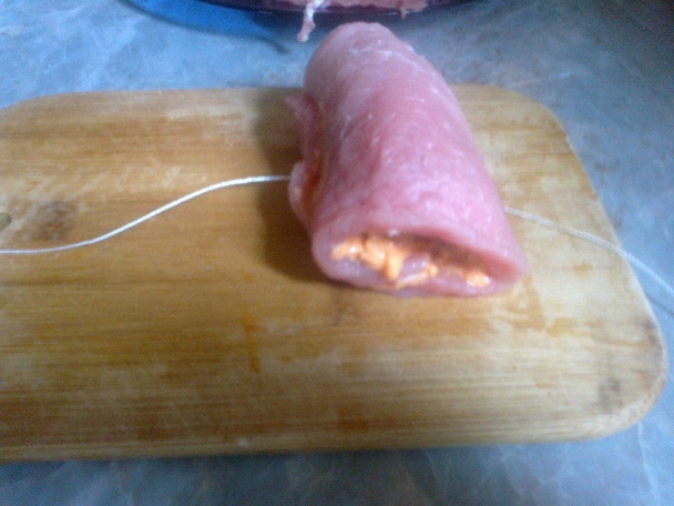 Pikantné bravčové závitky s klobásou (fotorecept) - obrázok 5