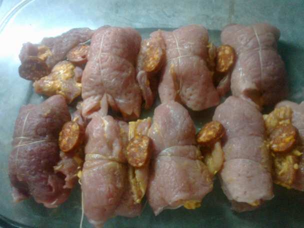 Pikantné bravčové závitky s klobásou (fotorecept) - obrázok 7