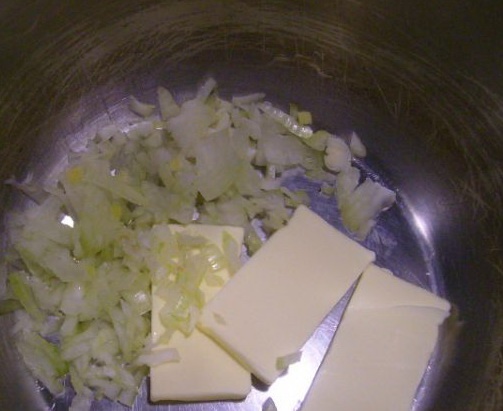 Antichripkačka - Cesnaková krémová polievka s nivovo-cesnakovými krutónmi (fotorecept) - obrázok 2