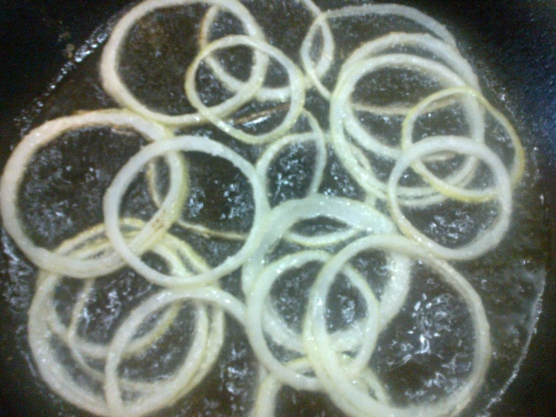 Kačacia pečeň s cibuľovými krúžkami a lokšovníkmi (fotorecept) - obrázok 10