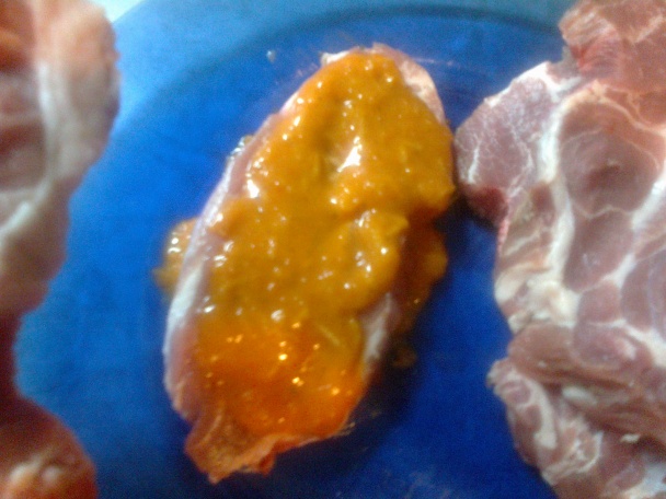 Pikantné bravčové steaky s cesnakovo-maslovou arómou (fotorecept) - obrázok 7