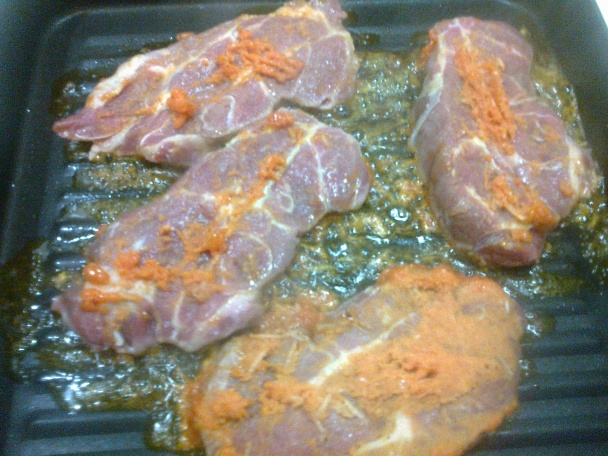 Pikantné bravčové steaky s cesnakovo-maslovou arómou (fotorecept) - obrázok 10