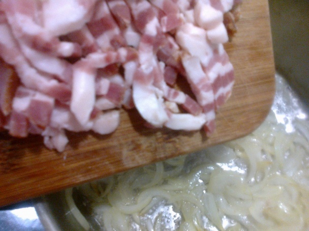 Kuracia pečeň na cibuli a slanine s krémovým zemiakovo-cibuľkovým pyré (fotorecept) - obrázok 3