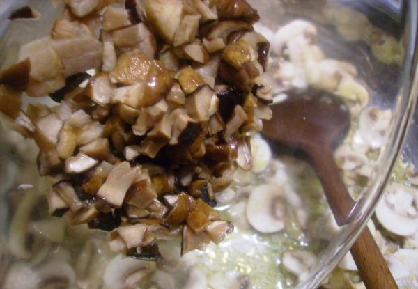 Gnocchi s omáčkou zo šampiňónov, dubákov, parmezánu, prosciutta a smotany  (fotorecept) - obrázok 4