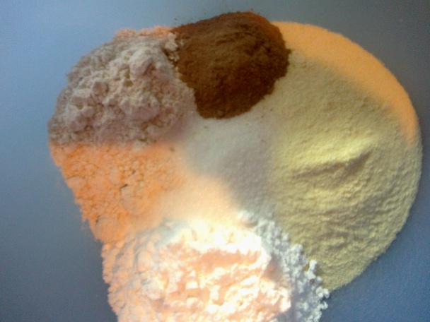 Šťavnatá bábovka zo špaldovej múky a semoliny so slivkami a tvarohom (fotorecept) - obrázok 2